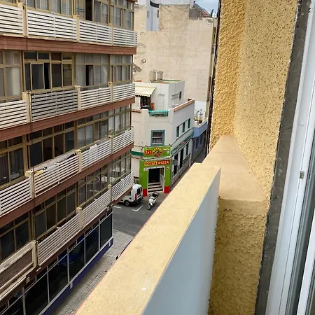 아파트 With Small Balcony